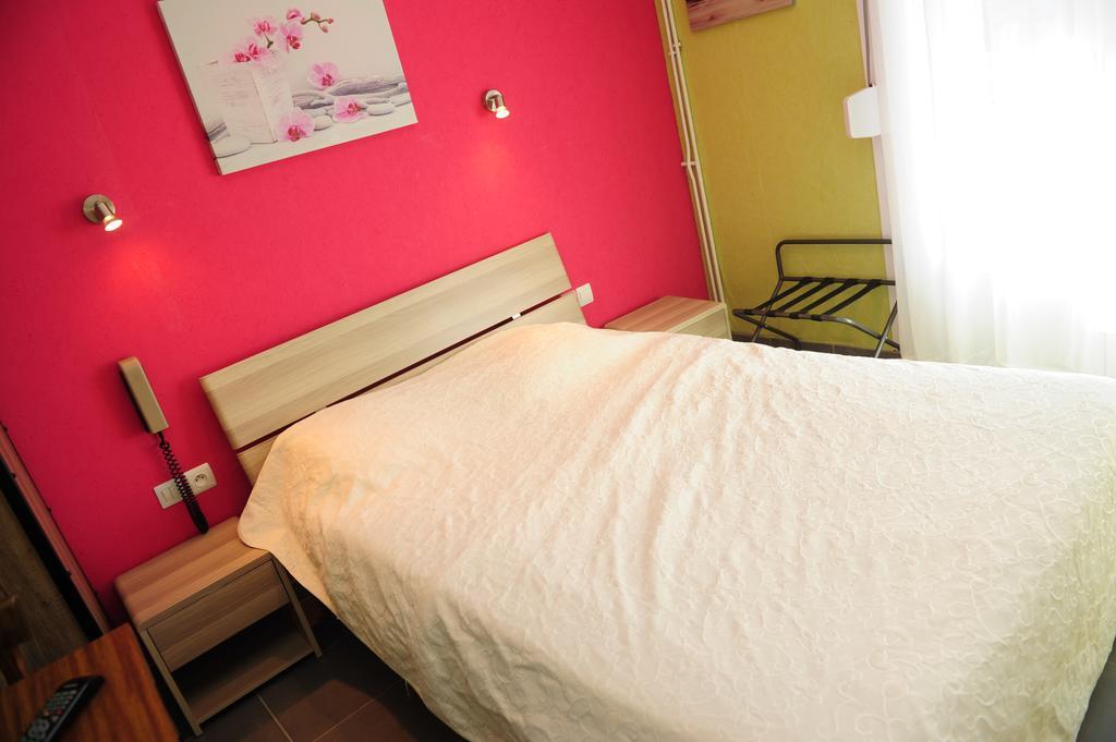 Logis Le Franco Belge Hotel Monthermé Стая снимка
