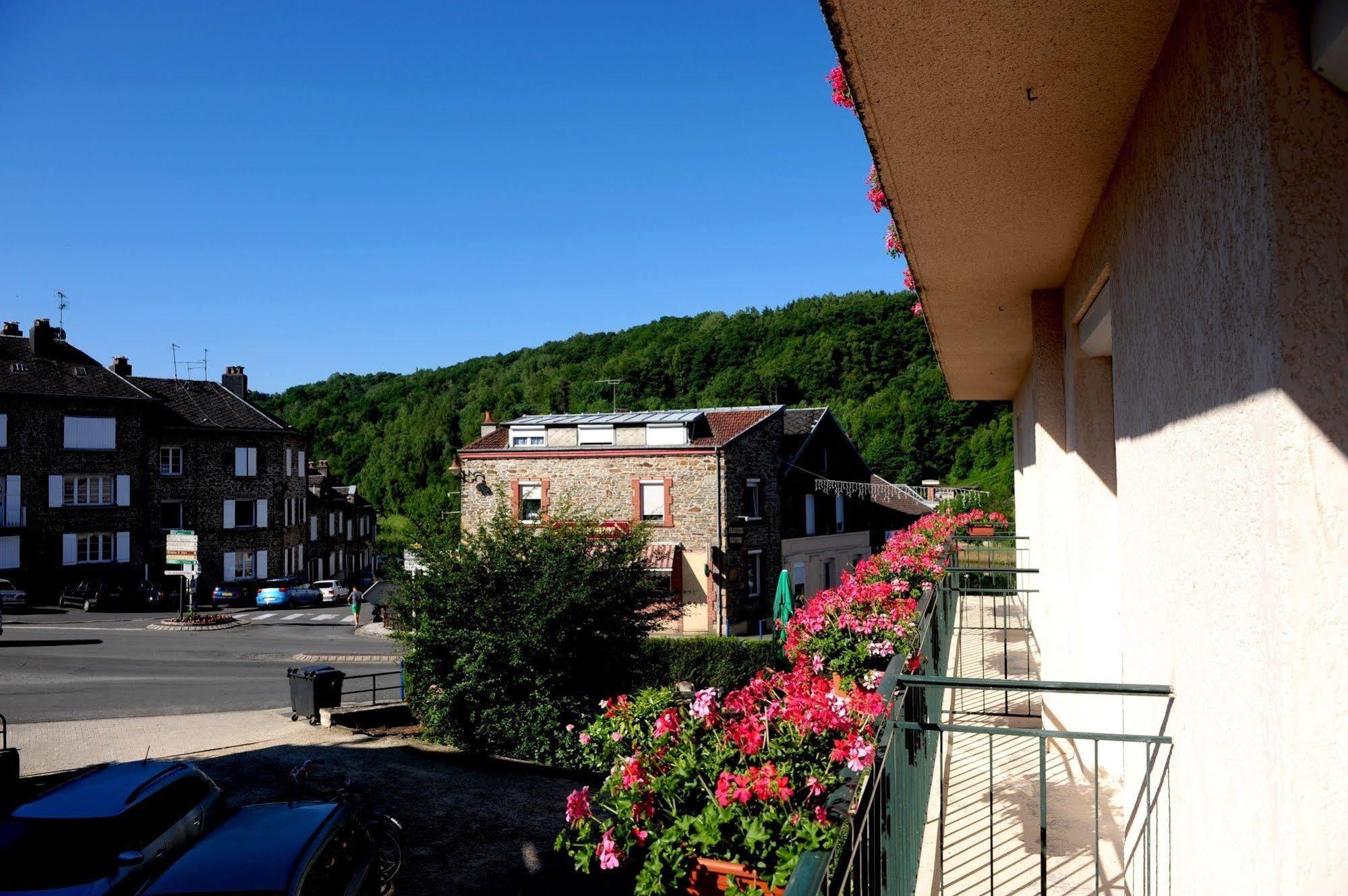 Logis Le Franco Belge Hotel Monthermé Екстериор снимка