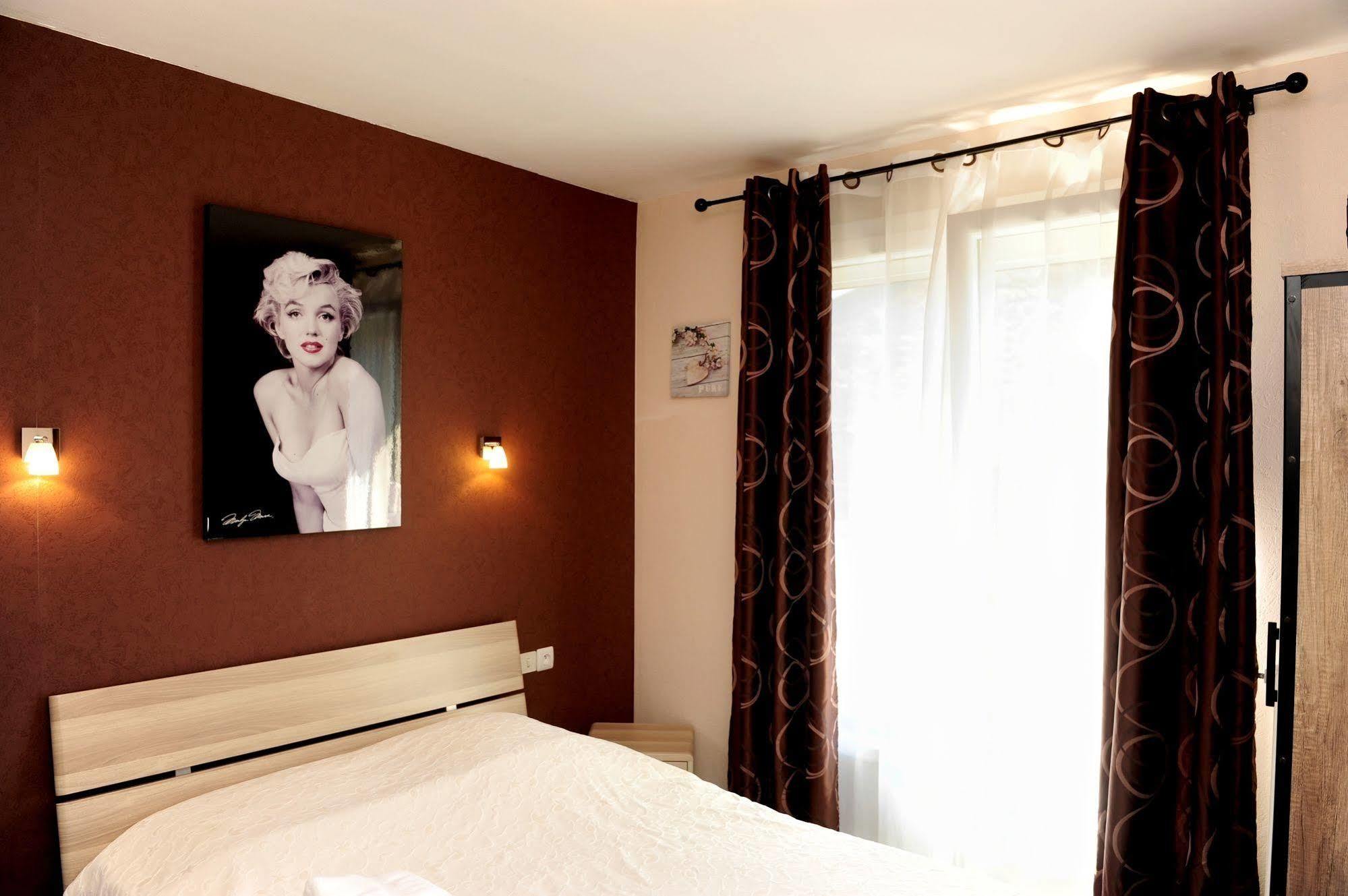Logis Le Franco Belge Hotel Monthermé Екстериор снимка