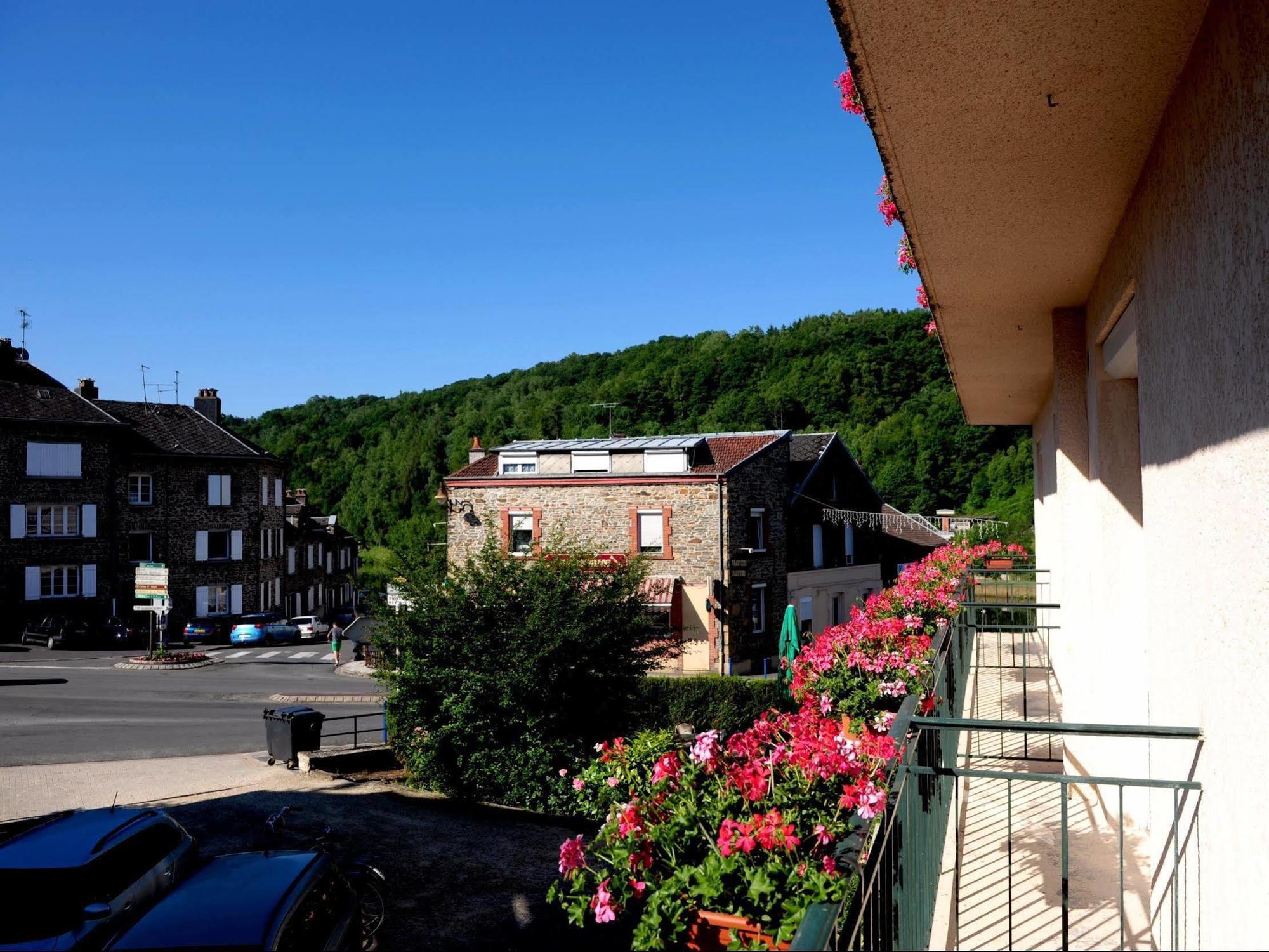 Logis Le Franco Belge Hotel Monthermé Екстериор снимка